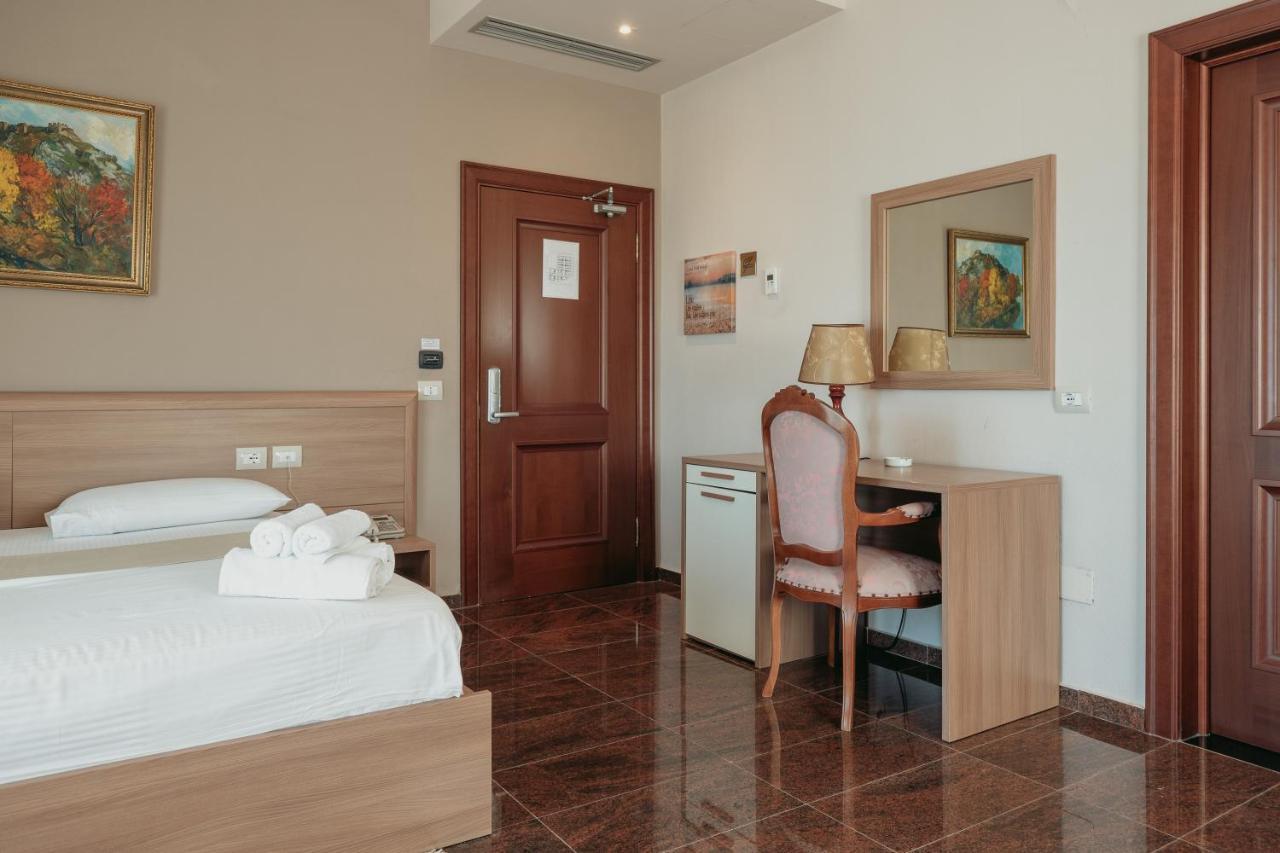 Fishta Hotel & Apartments Velipojë Eksteriør billede
